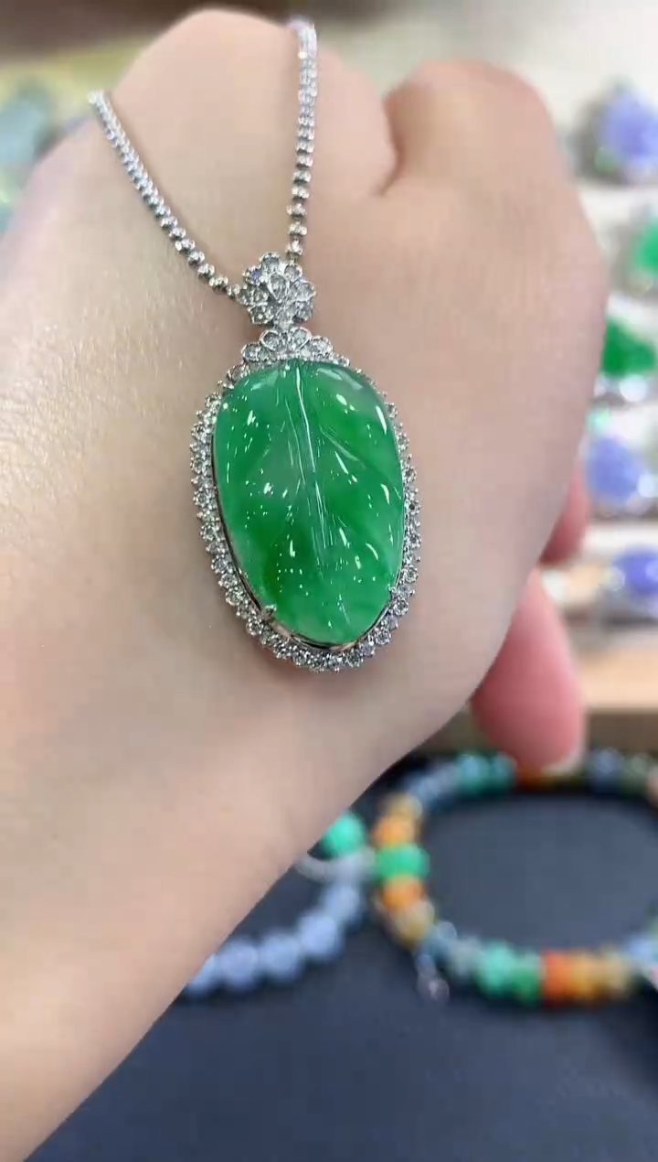 18K金镶嵌戒指翡翠b56      