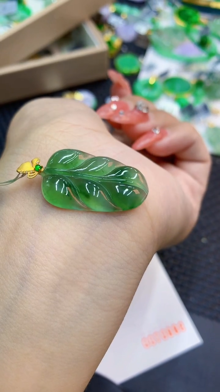 颈饰18K金镶嵌翡翠1