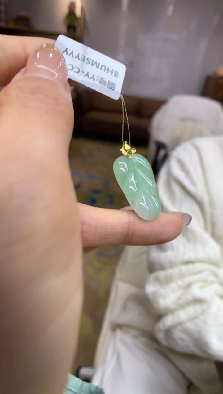 【闪购商品】翡翠颈饰18K金镶嵌叶子
