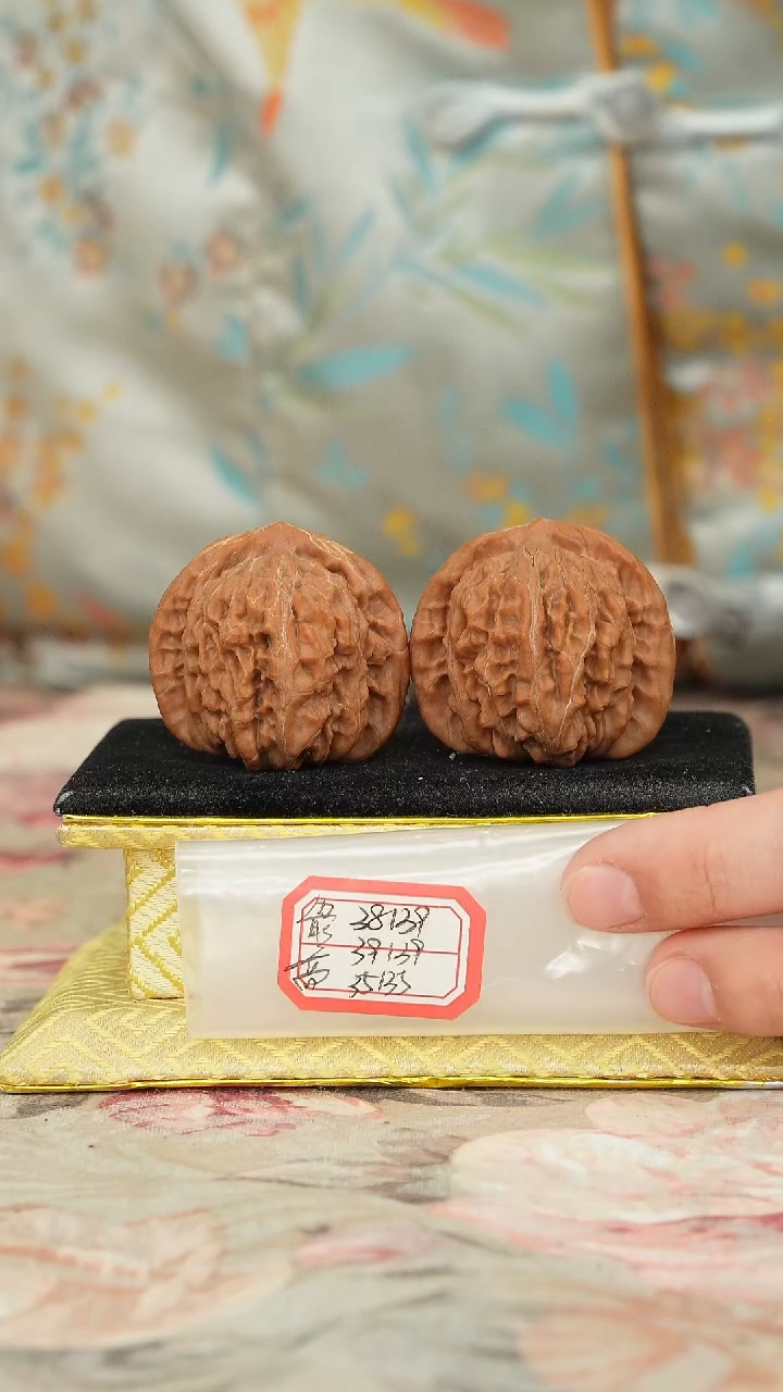 【闪购商品】文玩核桃把件一代楼有修