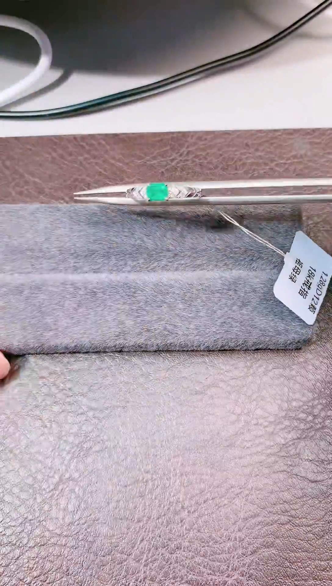 18K金镶嵌戒指祖母绿1.28ct