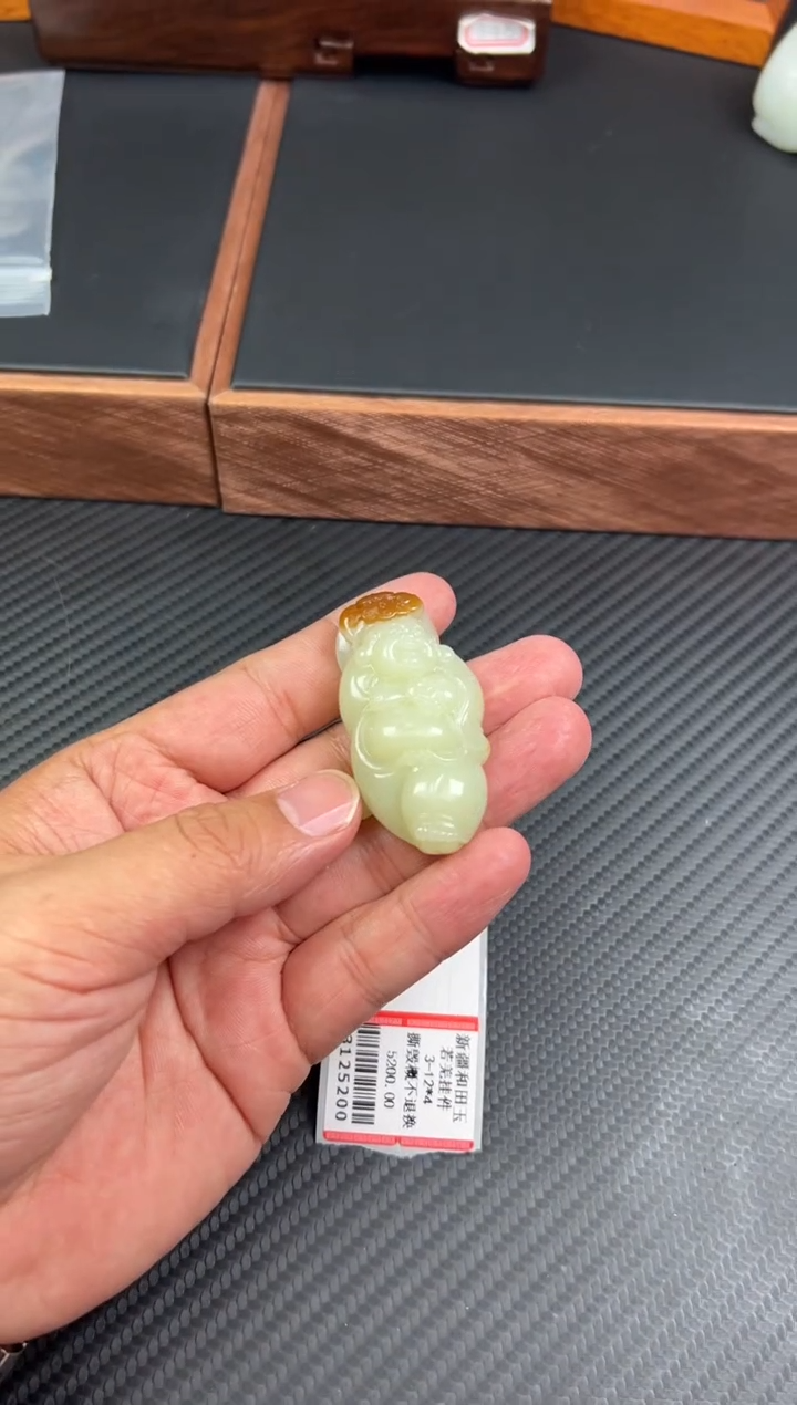 【闪购商品】和田玉吊坠(赠链)未镶嵌若羌微色差