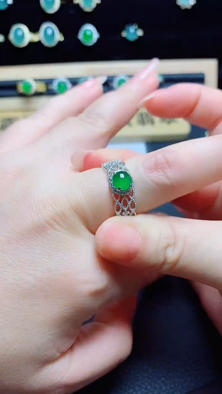 翡翠戒指银S925镶嵌天然翡翠A货s925银镶