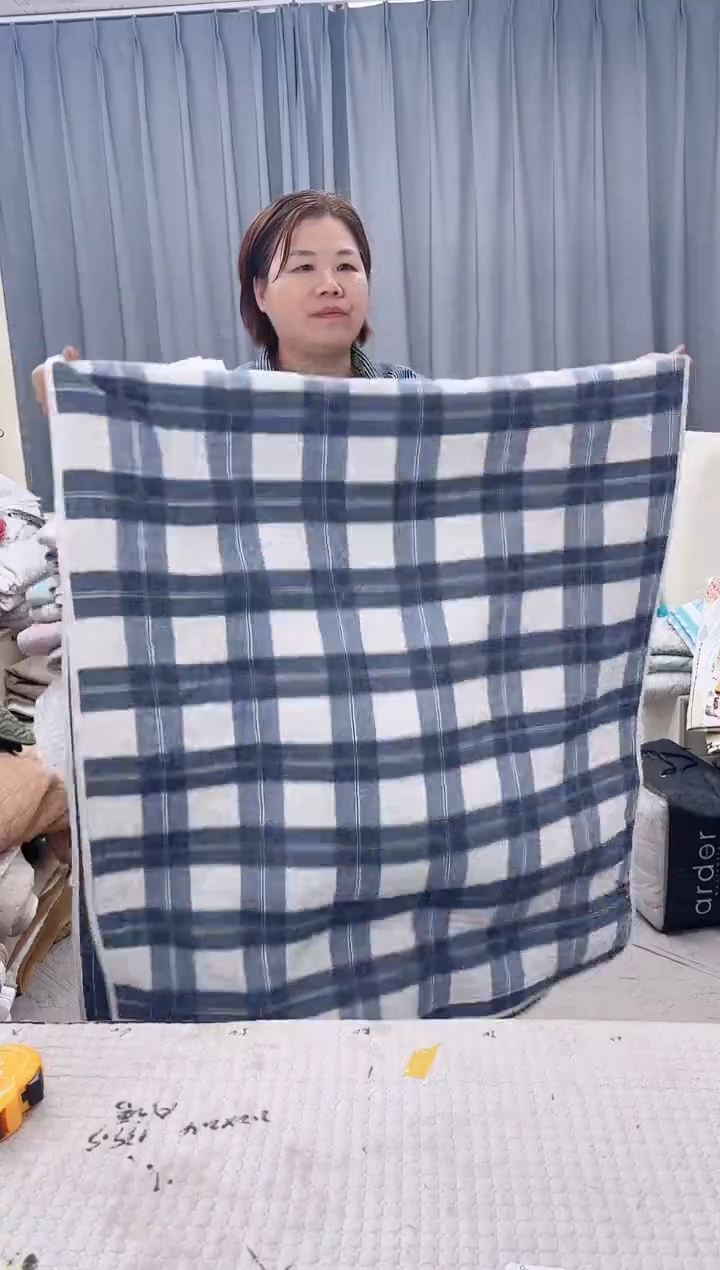 棉蓝白格子90*200纯棉床盖