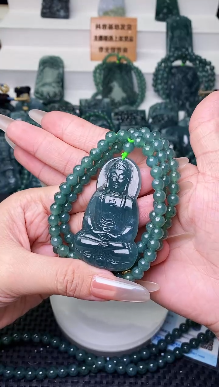 颈饰未镶嵌翡翠 