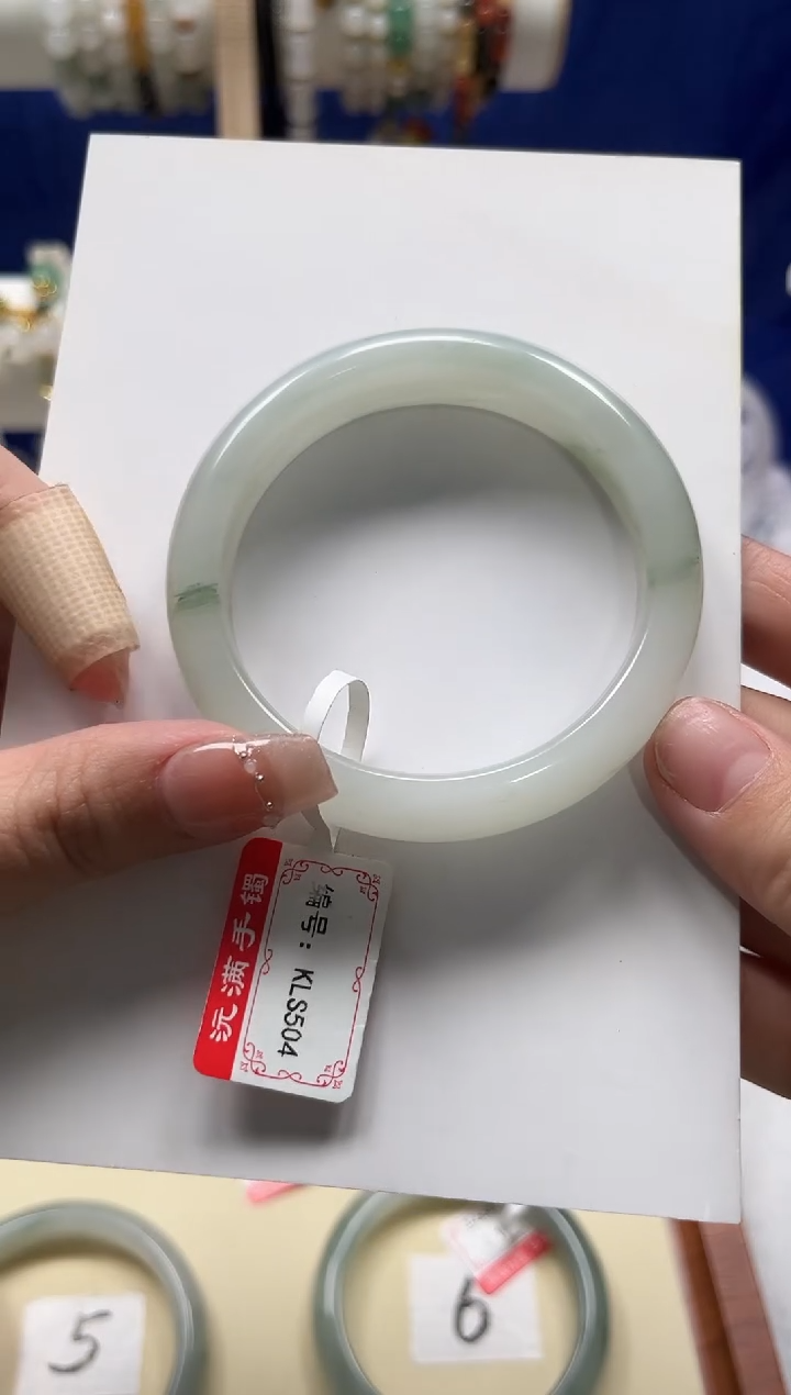 【闪购商品】石英质玉手镯未镶嵌天山翠KLS504