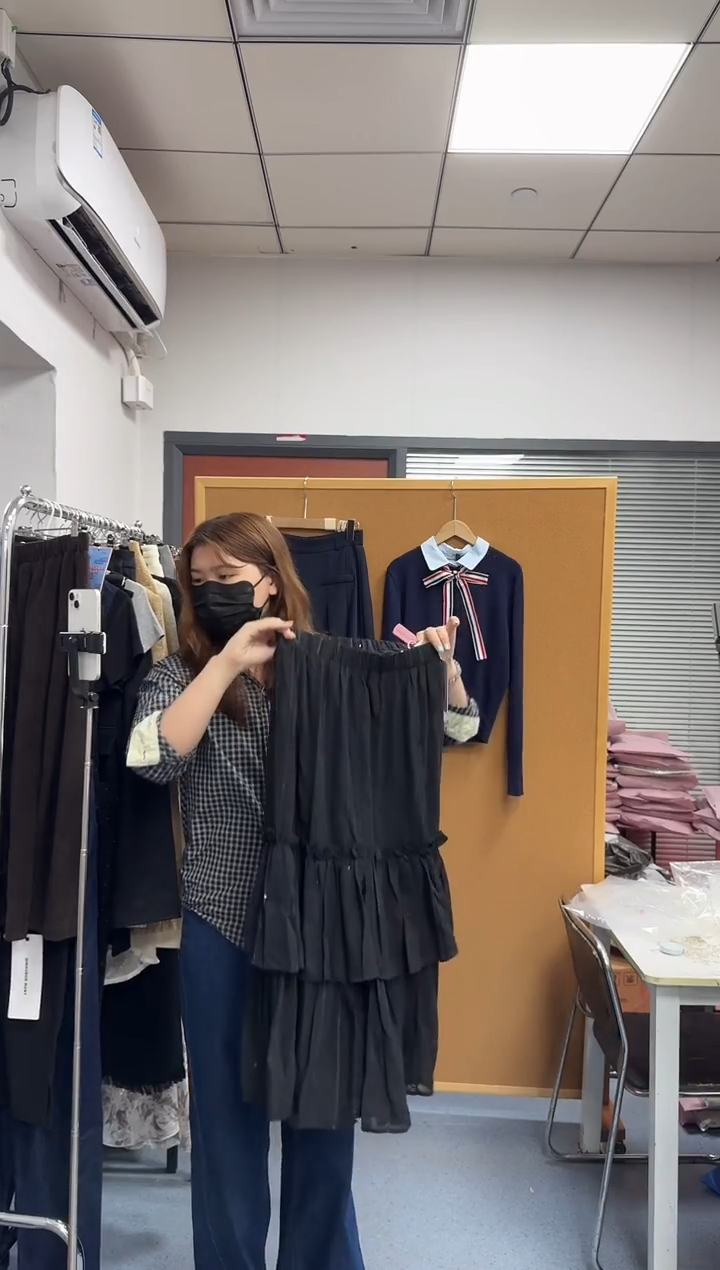 恐龙阿姨：亮片半身裙
