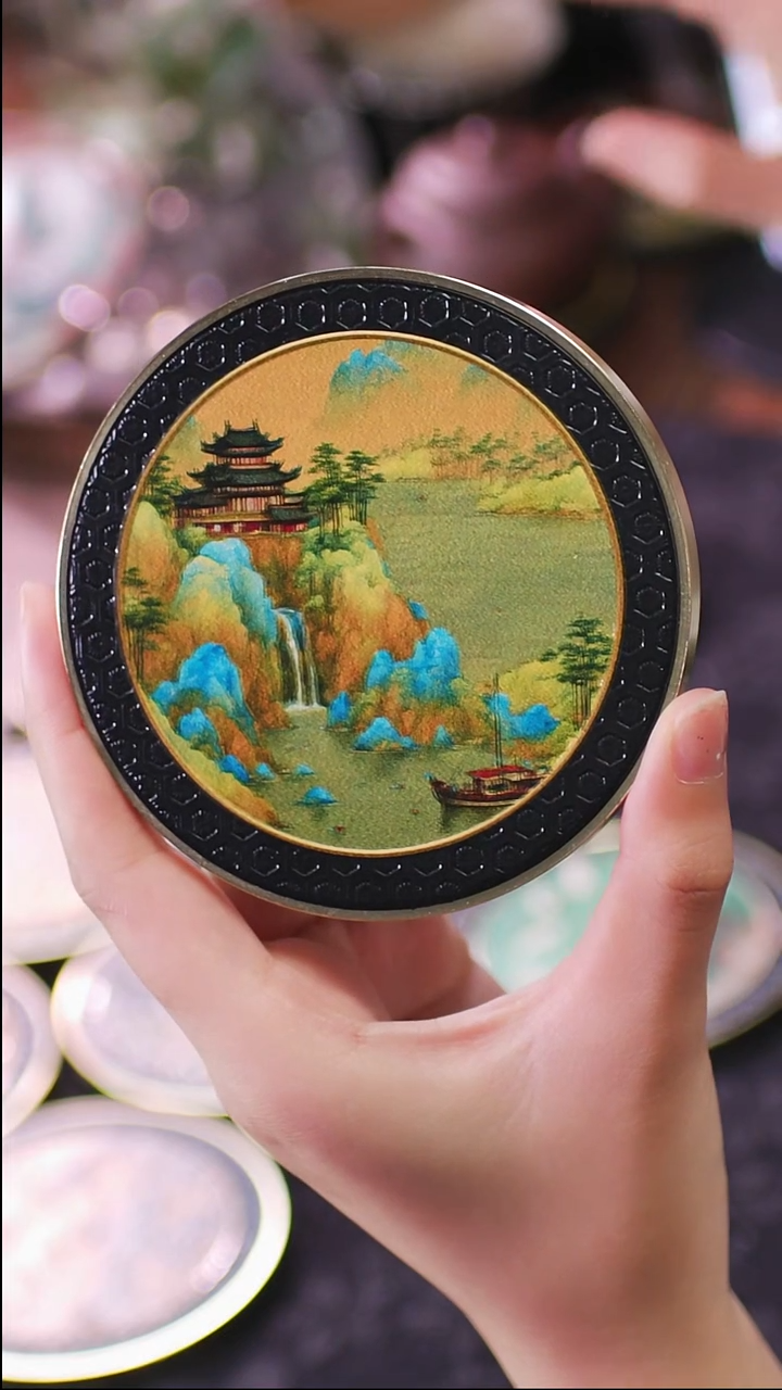 壹藏贰宝千里江山图案铜圈杯垫一片