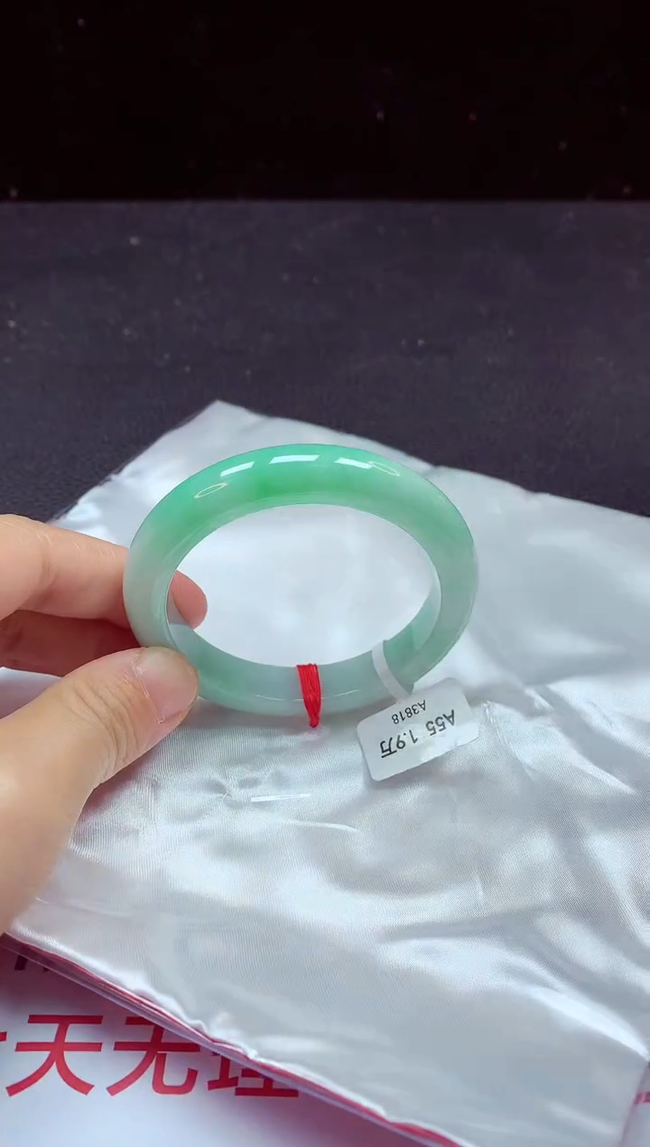 【闪购商品】翡翠手镯未镶嵌镯子54+