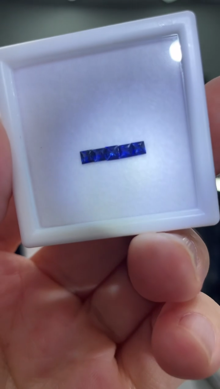 裸石蓝宝石57分5颗皇家蓝