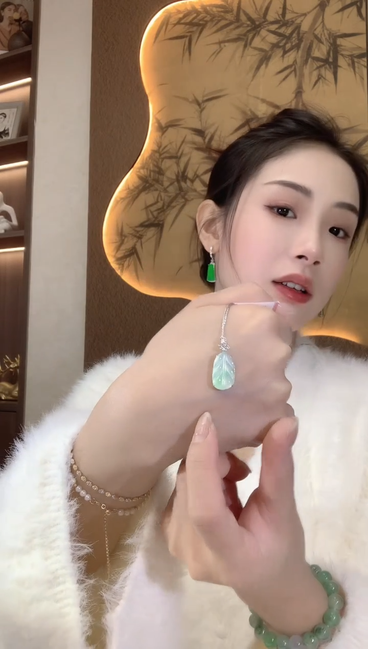 【闪购商品】翡翠吊坠(不含链)18K金镶嵌A27