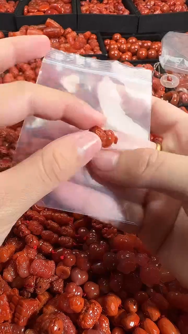 颈饰未镶嵌南红玛瑙1