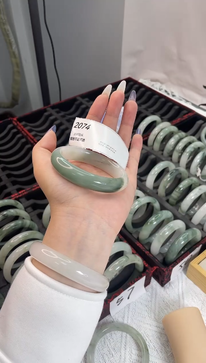 未镶嵌手镯石英质玉瑕2074