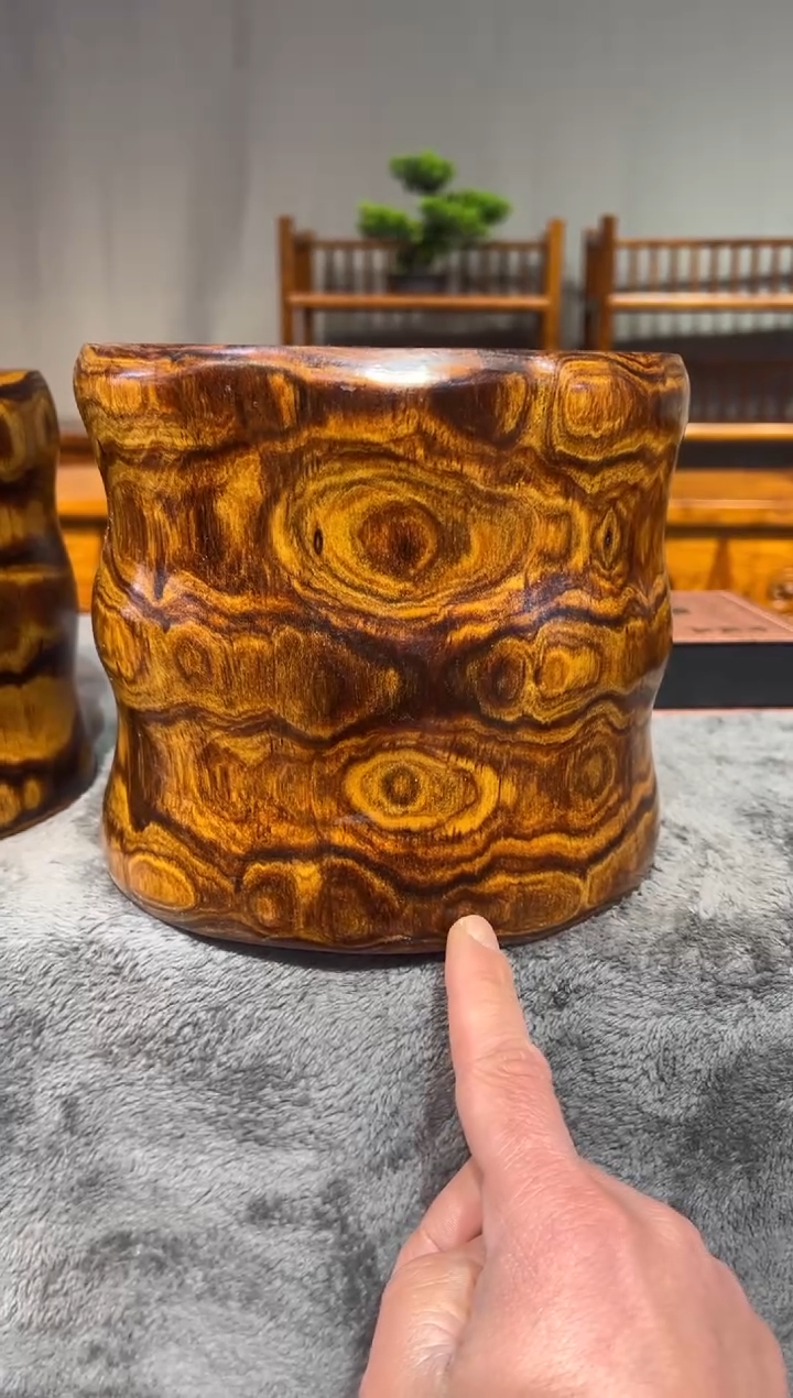 花梨木类登**远笔筒 红木家居