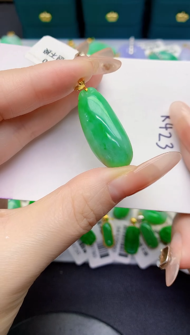 颈饰18K金镶嵌翡翠缅甸天然翡翠A货