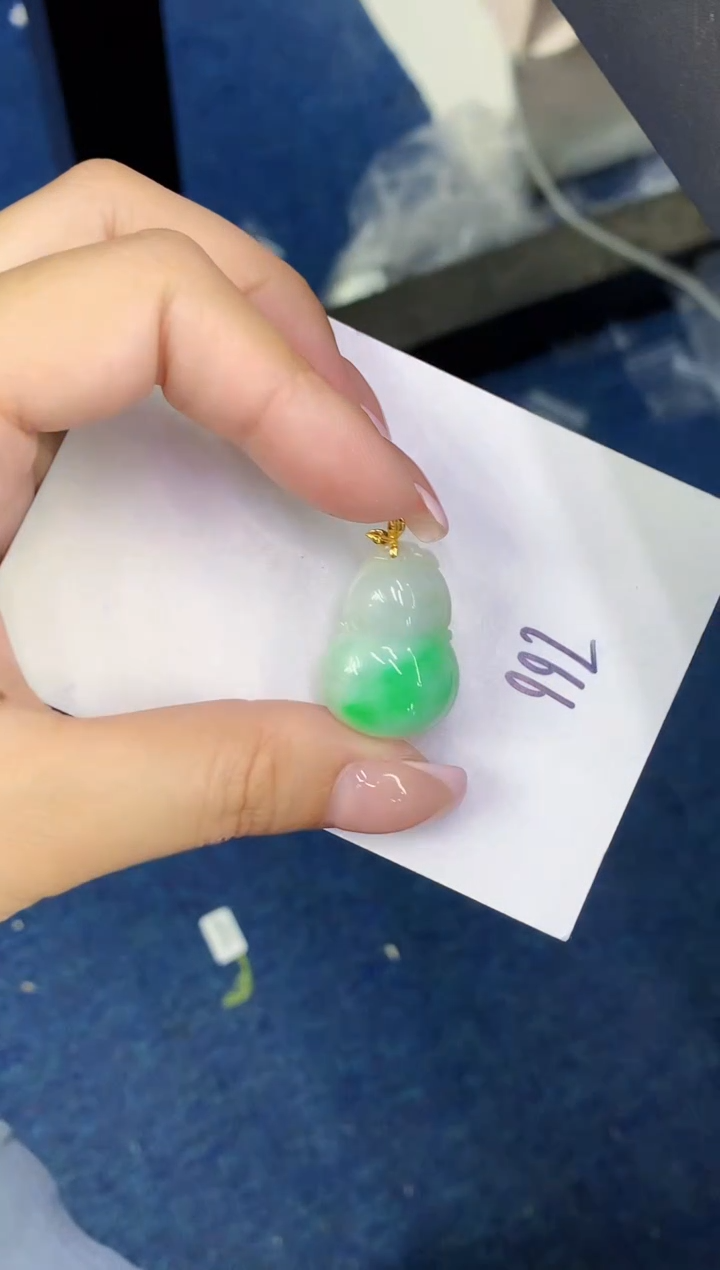 翡翠18K金镶嵌颈饰缅甸天然翡翠A货