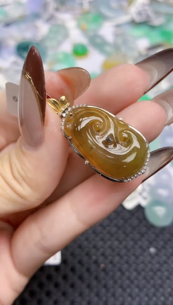 颈饰18K金镶嵌翡翠105   天然翡翠A货  百元以上9米证书费自理