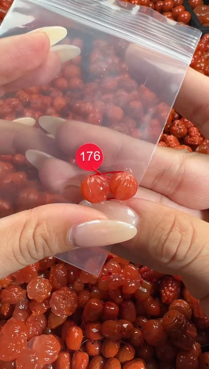 颈饰未镶嵌南红玛瑙1