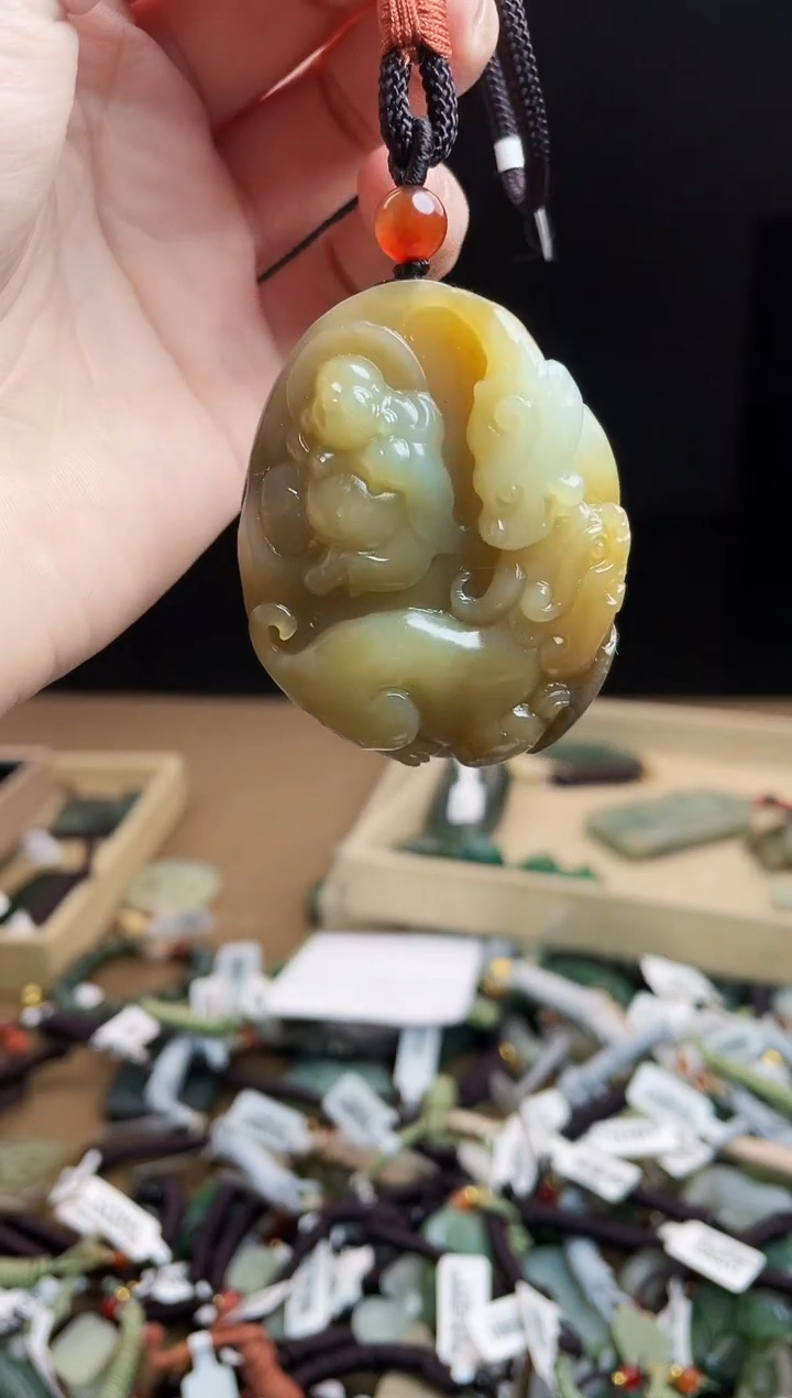 颈饰未镶嵌和田玉1