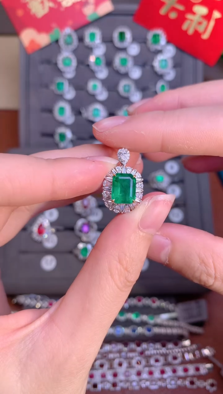 【闪购商品】祖母绿吊坠(不含链)18K金镶嵌2.45CT