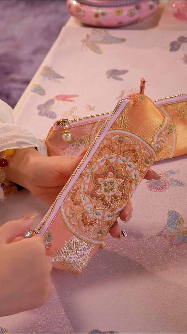 非遗西阵织 如图所示