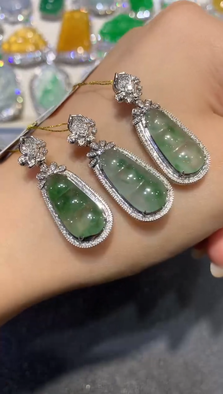 【闪购商品】翡翠吊坠(不含链)18K金镶嵌q80多样性一件发货