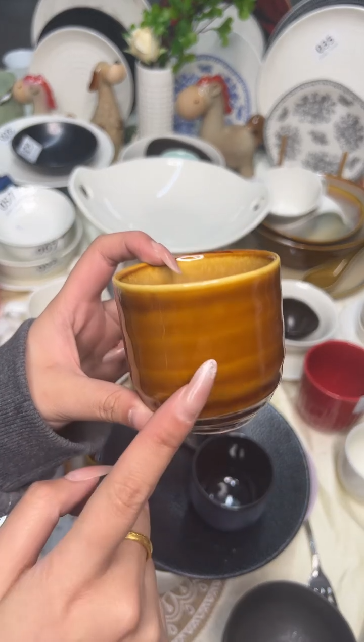 新骨瓷072瑕疵  曼谷棕 螺纹 手握杯