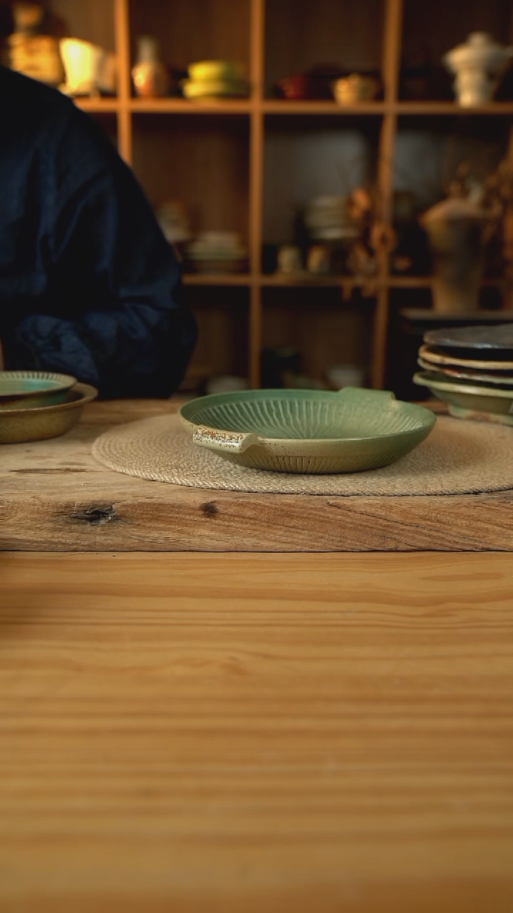 246松石渐变绿系列的9英寸双耳竖条纹盘子1个