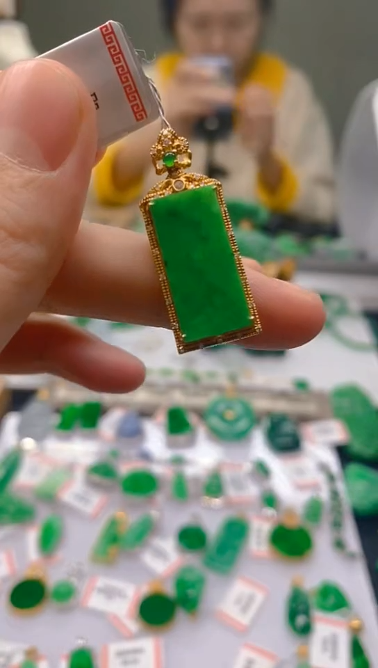 【闪购商品】翡翠颈饰18K金镶嵌新号开播，全场乱卖