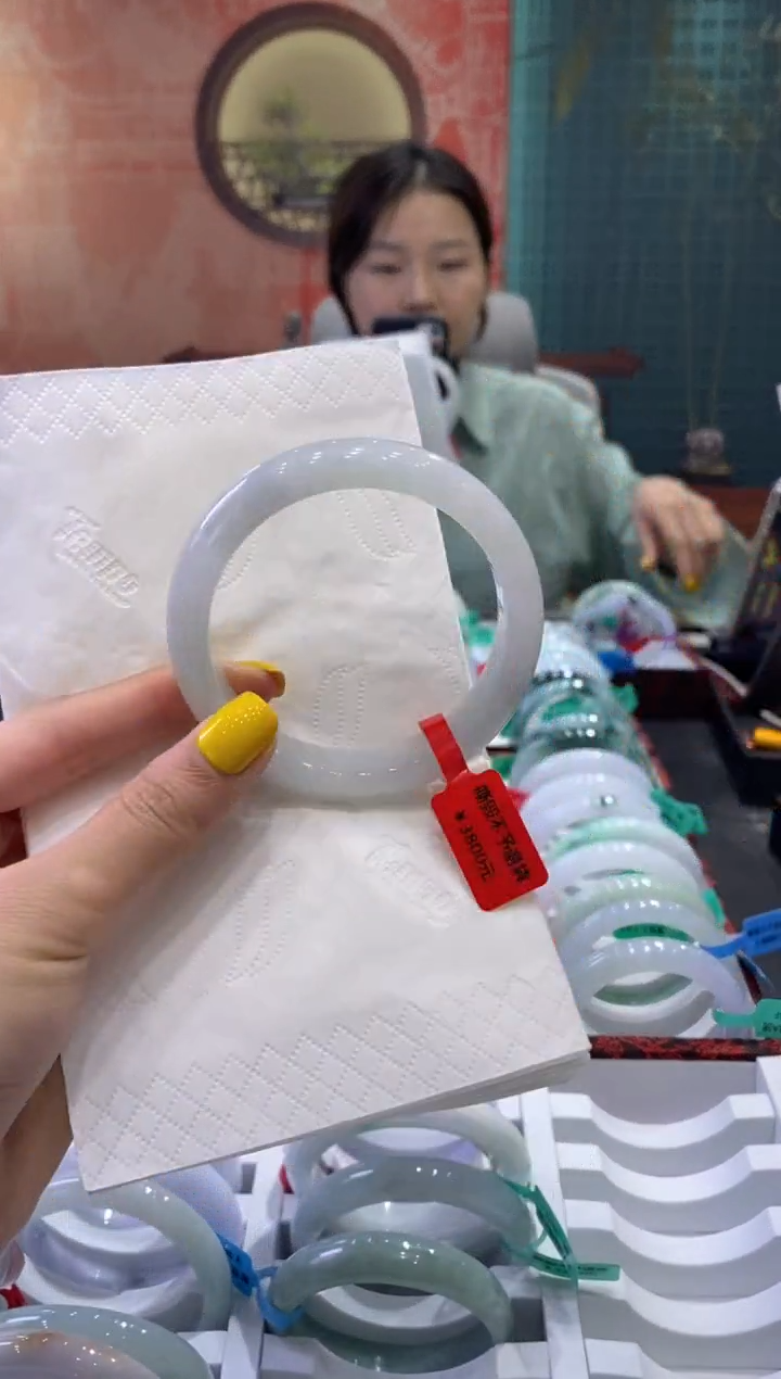 翡翠手镯未镶嵌多人19355