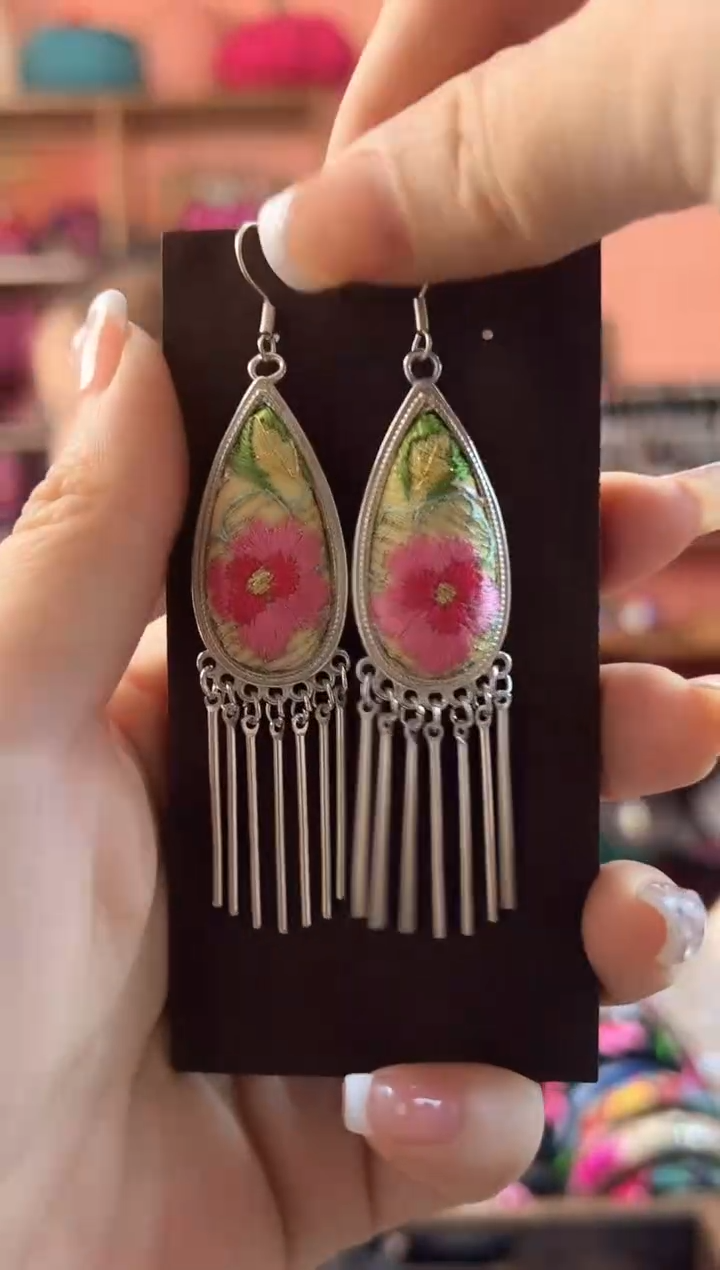 织绣民族风老绣饰品388