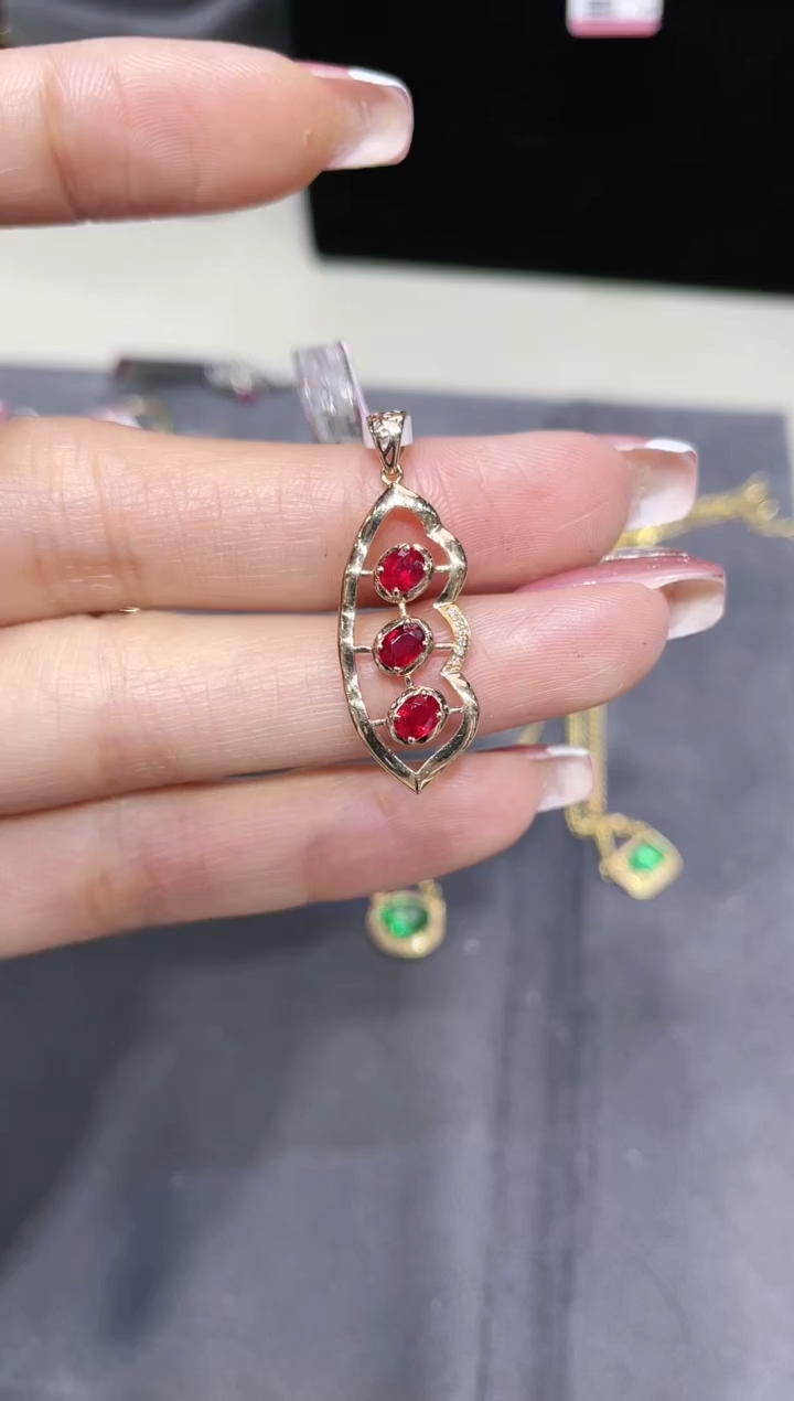 【闪购商品】红宝石吊坠18K金镶嵌·