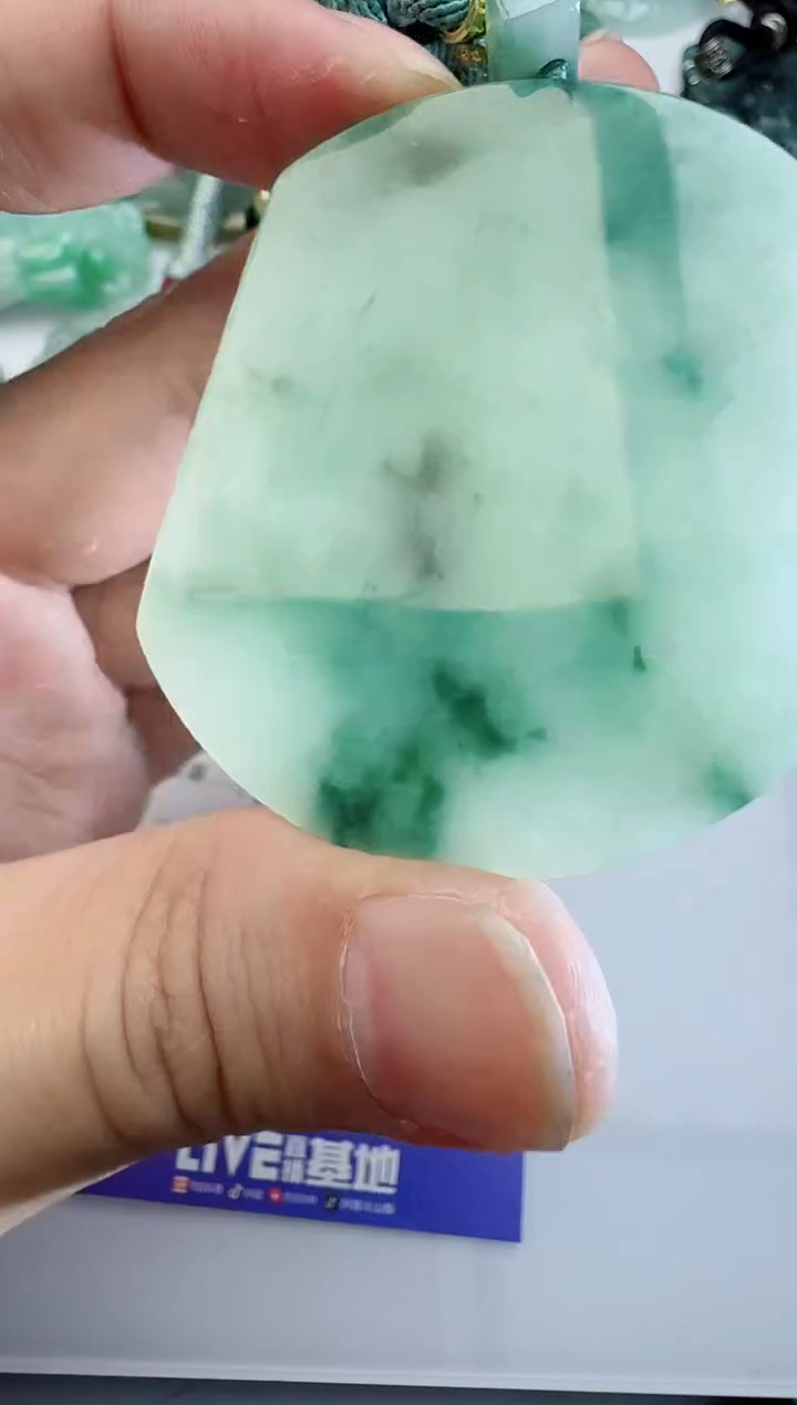 【闪购商品】翡翠颈饰未镶嵌1111111111