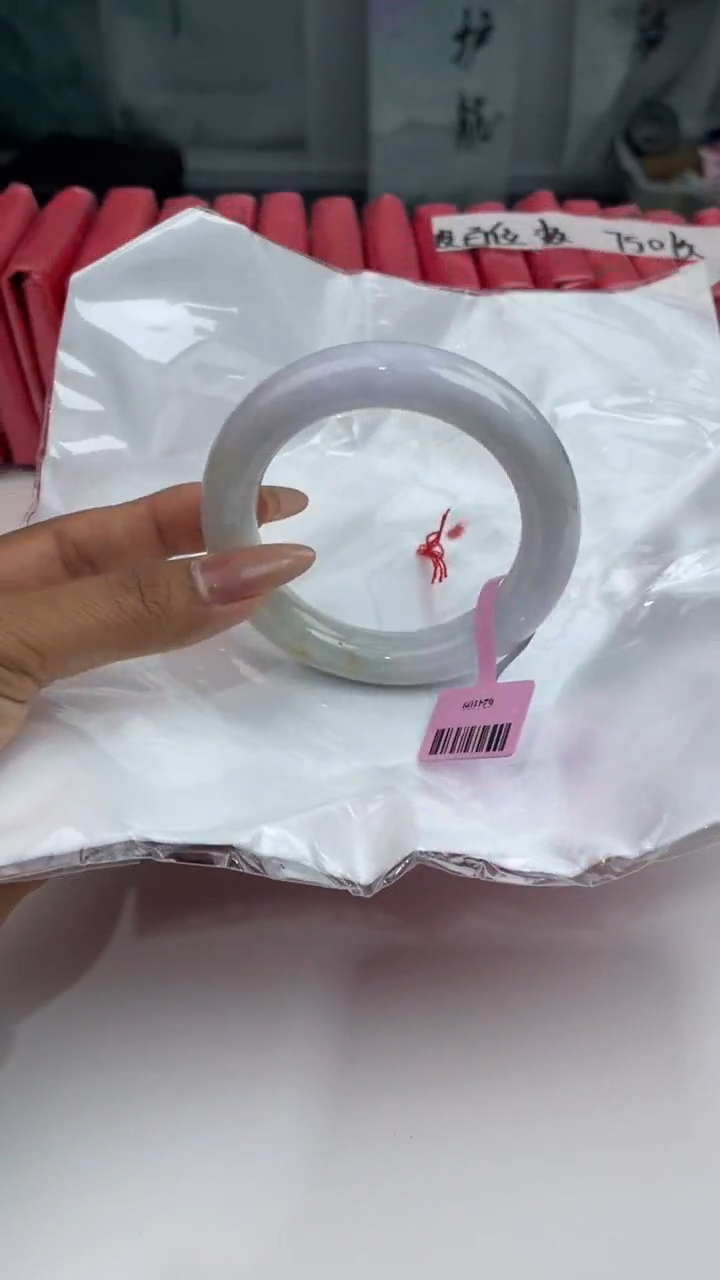 【闪购商品】翡翠手镯未镶嵌1翡翠手镯（微瑕）