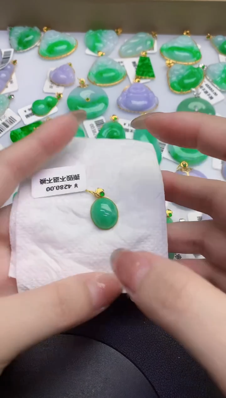 颈饰18K金镶嵌翡翠缅甸天然翡翠A货