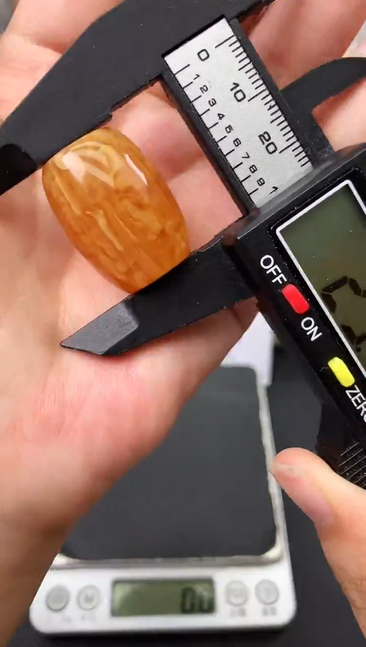 蜜蜡未镶嵌珠宝奇石78