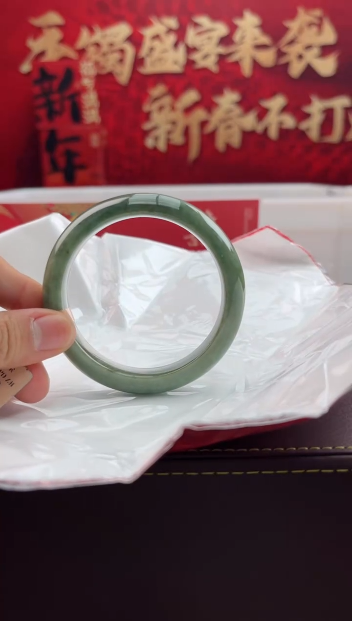 【闪购商品】翡翠手镯未镶嵌6翡翠手镯（微瑕）