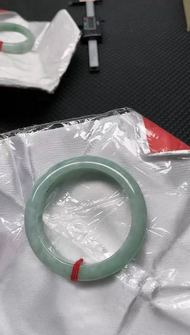 【闪购商品】翡翠未镶嵌手镯多样性发1件 圈口约55