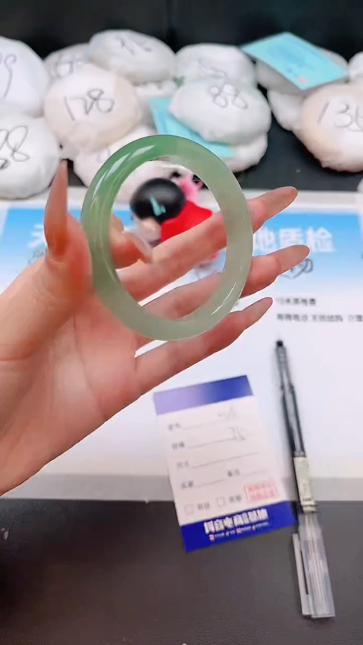 未镶嵌手镯石英质玉9W6-54