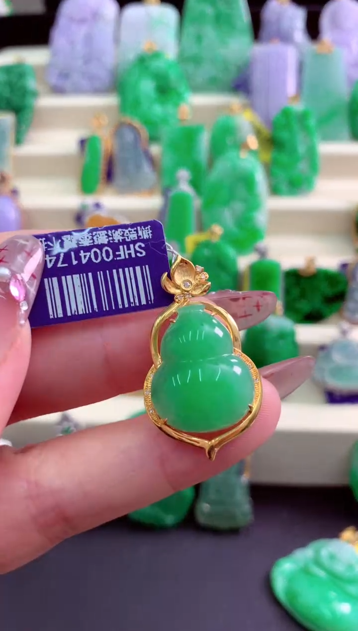 翡翠18K金镶嵌颈饰挂件