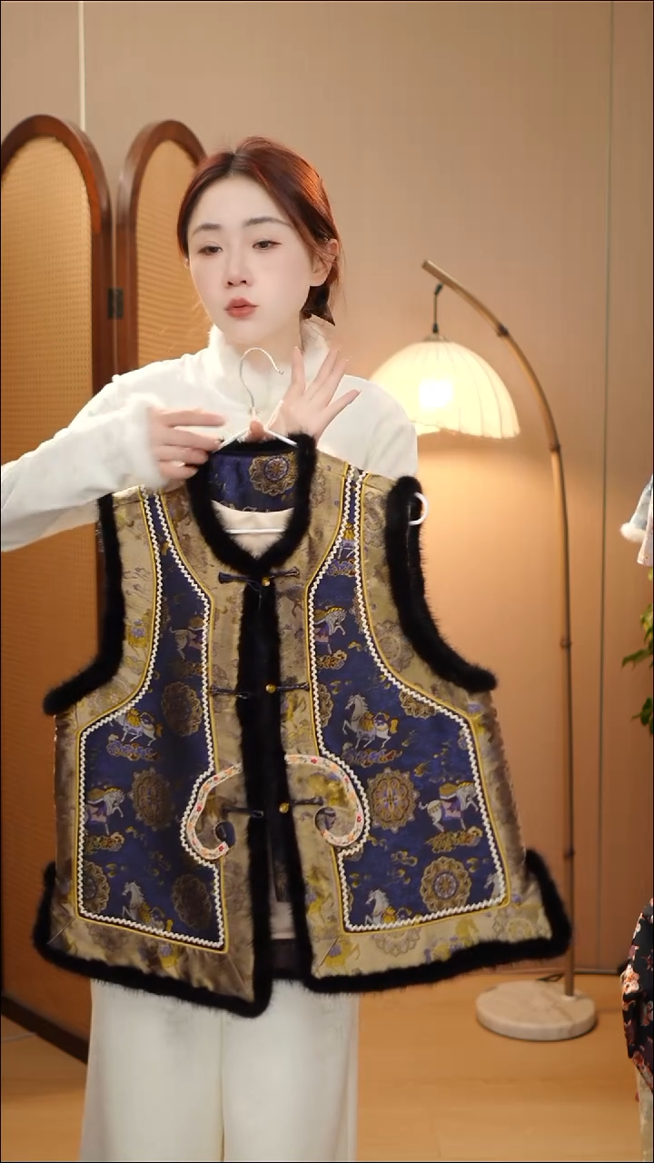 三粒扣马上有福夹棉马甲  