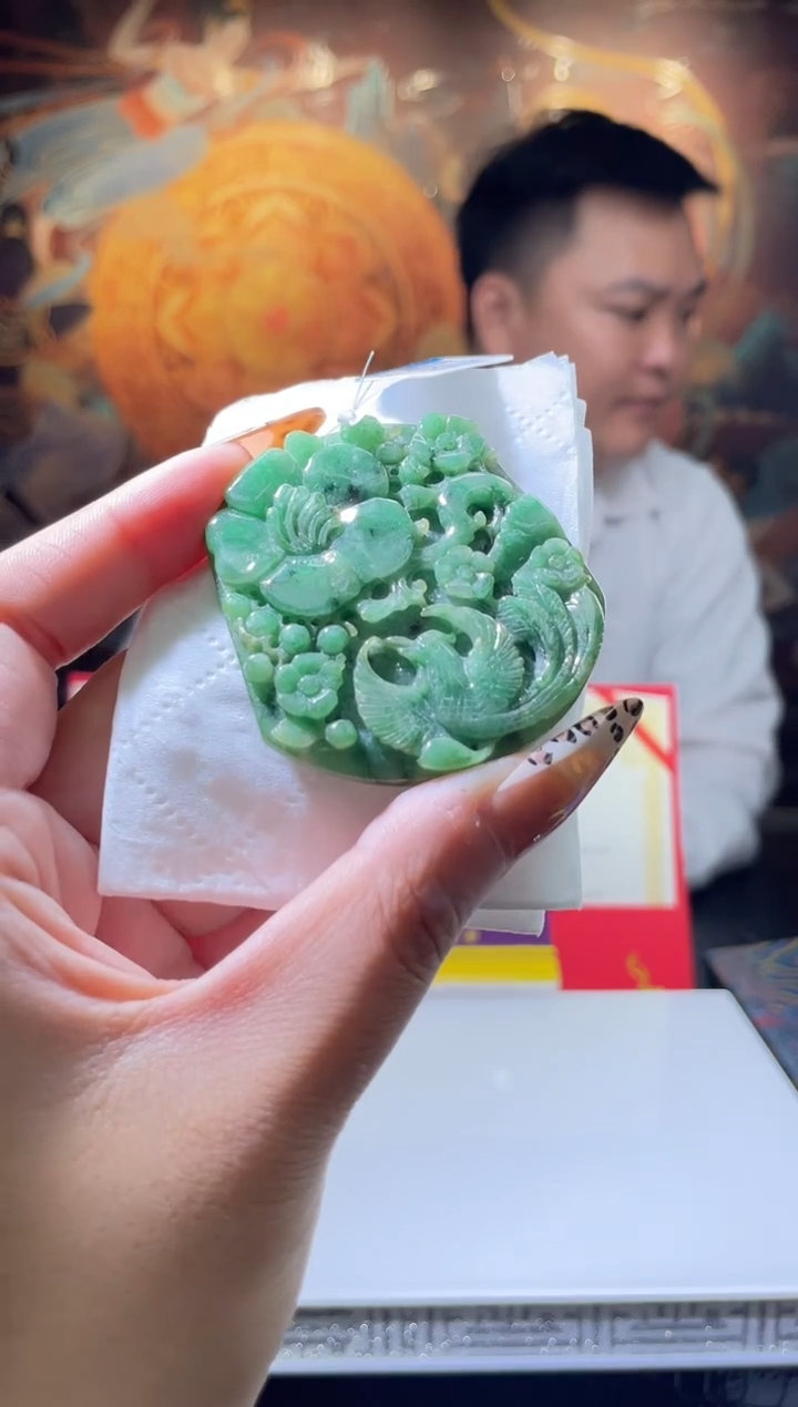 翡翠未镶嵌颈饰多样性发其一