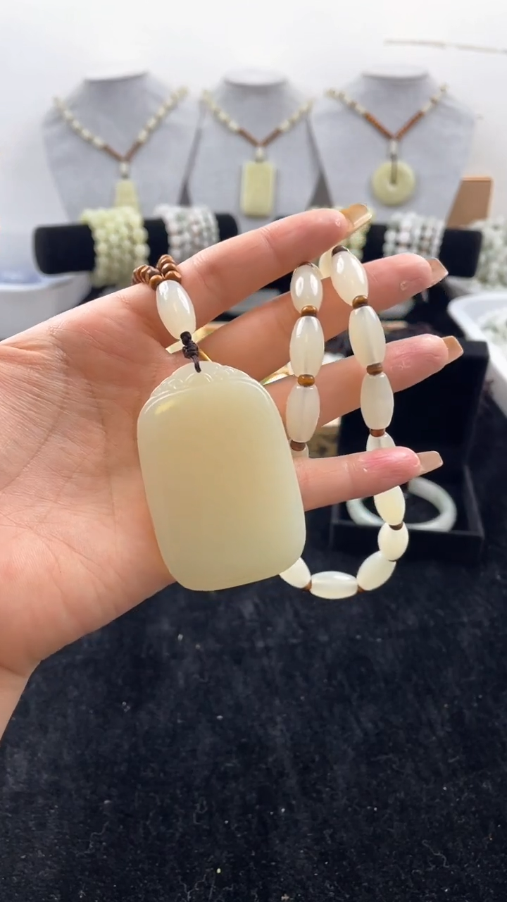 【闪购商品】和田玉吊坠(赠链)未镶嵌天然和田玉无事牌吊坠