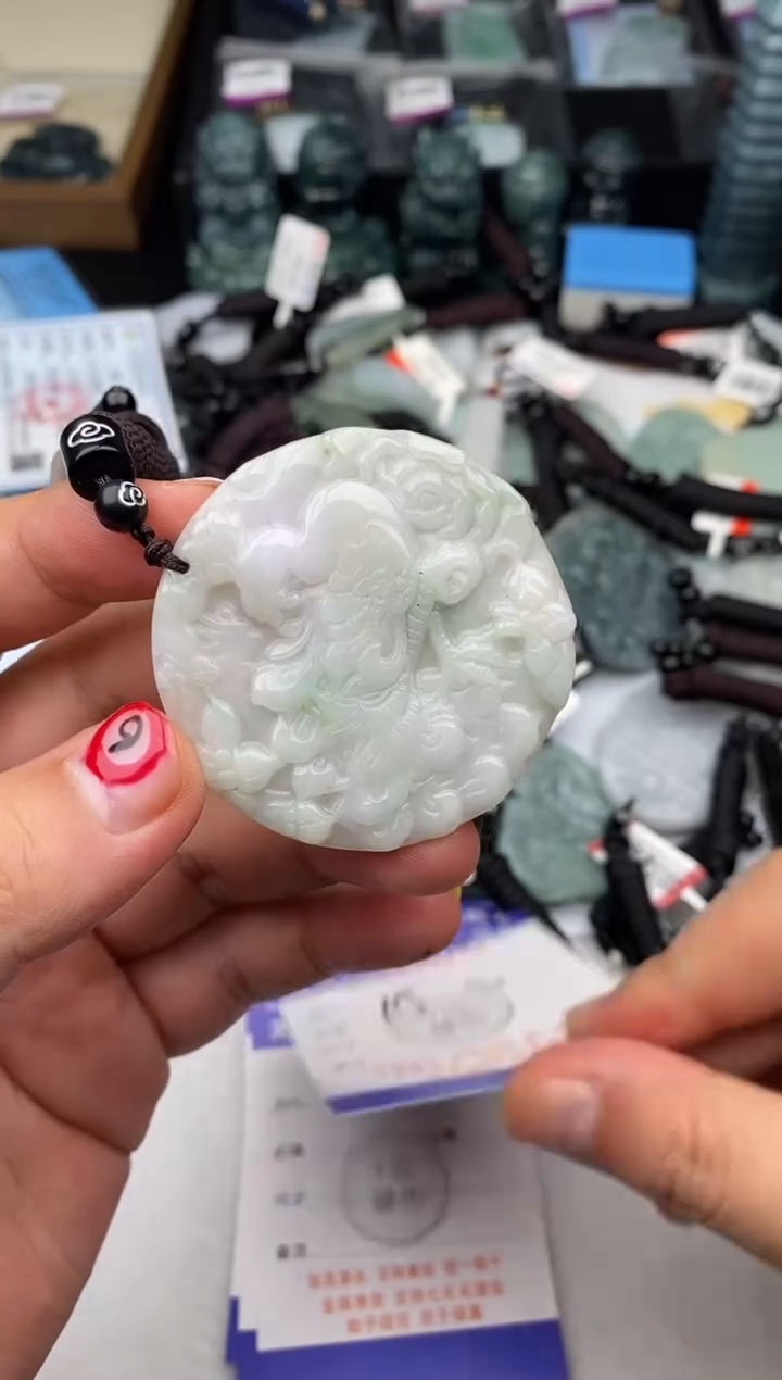 翡翠未镶嵌颈饰多样性发其一