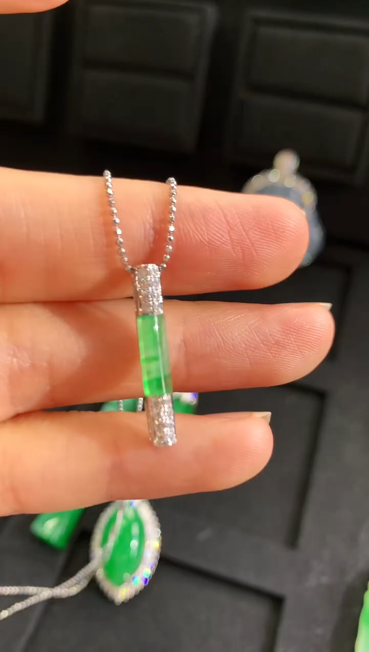 【闪购商品】翡翠吊坠(不含链)18K金镶嵌吊坠