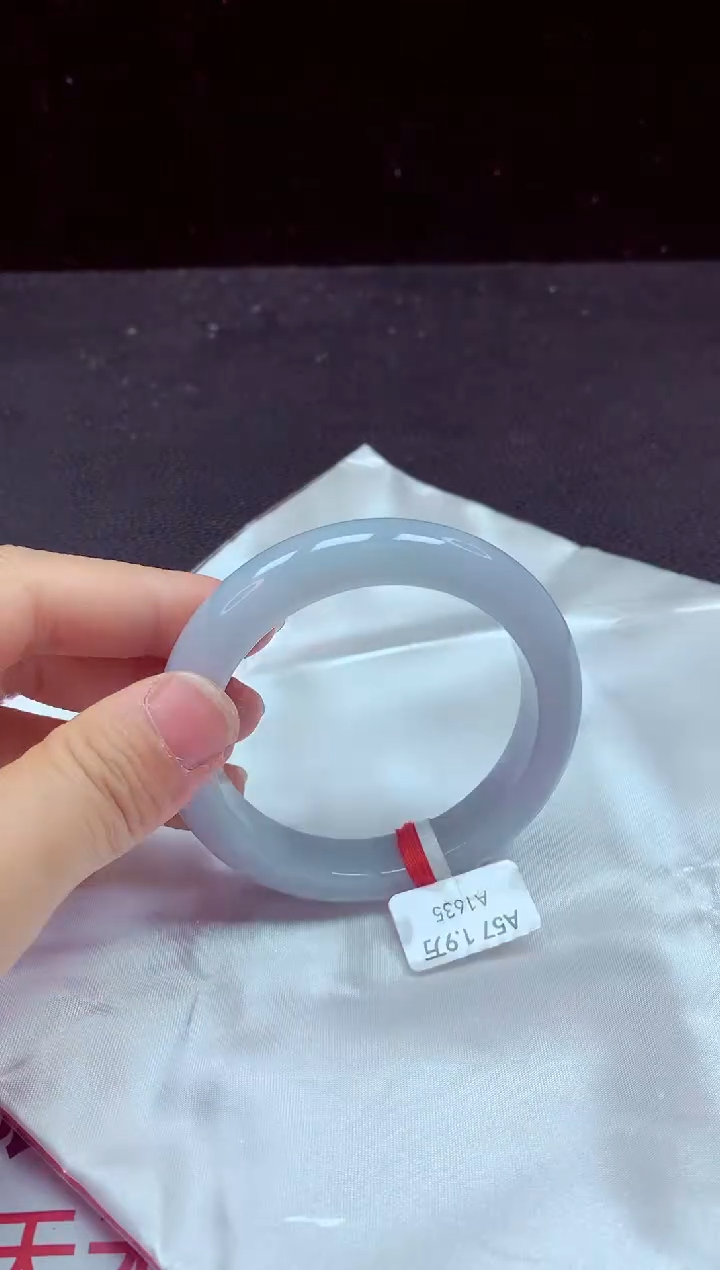 【闪购商品】翡翠手镯（圆镯）未镶嵌手镯57