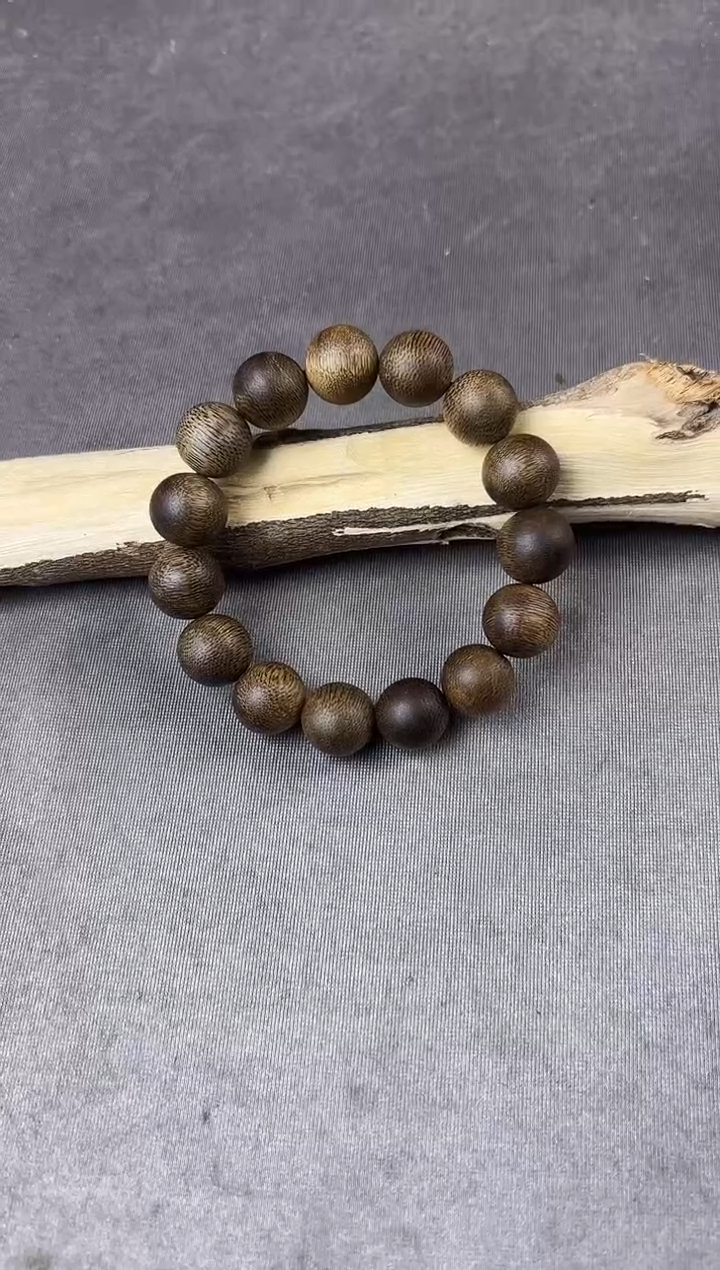 沉香沉香碎屑+海南老白奇14圆珠单圈虫漏多样性发一