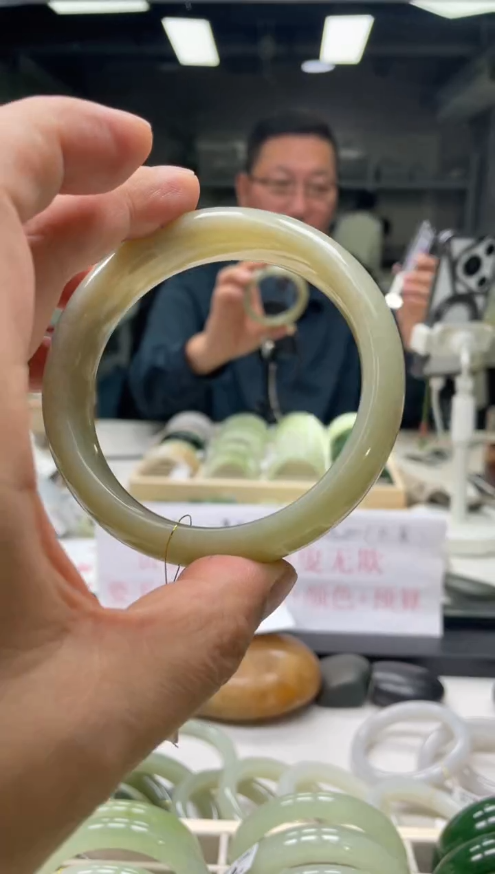 【闪购商品】和田玉手镯未镶嵌编码2802圈口68-69