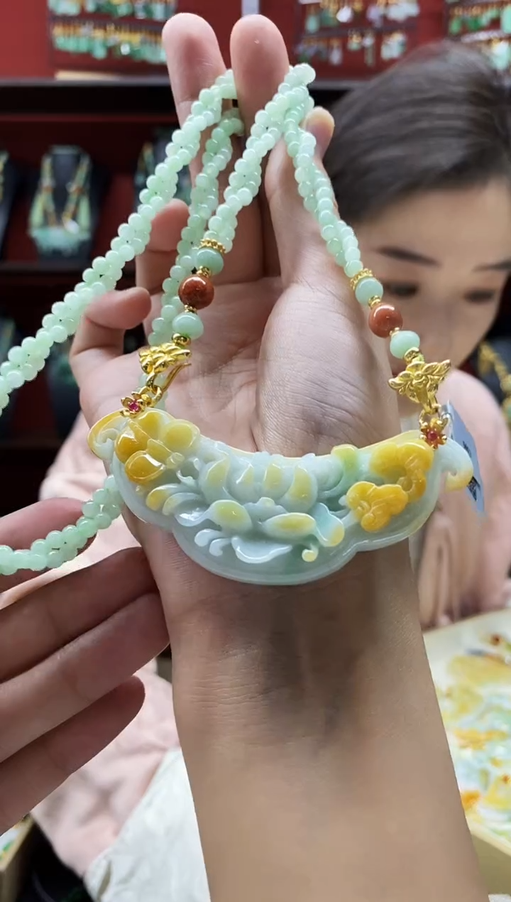 颈饰未镶嵌翡翠吊坠