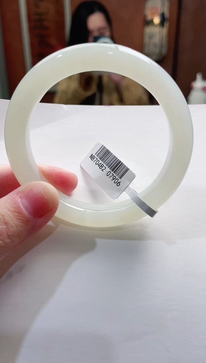 【闪购商品】和田玉手镯未镶嵌56